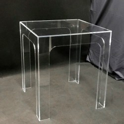 Tavolo trasparente quadrato